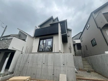 【東京都/町田市成瀬台】町田市成瀬台1丁目　新築戸建て13号棟（全18棟） 建築中の外観：全18区画　中央　13号棟