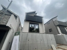 【東京都/町田市成瀬台】町田市成瀬台1丁目　新築戸建て13号棟（全18棟） 建築中の外観：全18区画　中央　13号棟