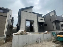 【東京都/町田市成瀬台】町田市成瀬台1丁目　新築戸建て16号棟（全18棟） 建築中の外観：全18区画　中央　16号棟