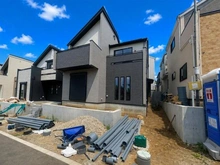 【東京都/町田市成瀬台】町田市成瀬台1丁目　新築戸建て17号棟（全18棟） 建築中の外観：全18区画　中央17号棟