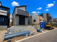 【東京都/町田市成瀬台】町田市成瀬台1丁目　新築戸建て17号棟（全18棟） 建築中の外観：全18区画　中央17号棟