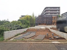 【神奈川県/横浜市青葉区新石川】青葉区新石川4丁目　新築戸建1号棟（全3棟） 現地（建築前）：1号棟：写真中央（全3棟）