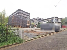 【神奈川県/横浜市青葉区新石川】青葉区新石川4丁目　新築戸建1号棟（全3棟） 現地（建築前）：1号棟：写真中央（全3棟）