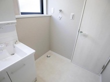 【神奈川県/横浜市港北区新吉田町】港北区新吉田町　中古戸建 洗面室：洗濯機置き場