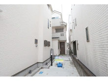 【神奈川県/横浜市港北区高田西】高田西3丁目　新築戸建　5号棟 アプローチ