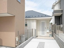 【神奈川県/川崎市宮前区馬絹】宮前区馬絹4丁目　新築戸建9号棟 外観：全10棟：写真中央奥
