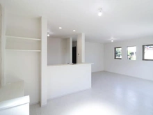 【東京都/東村山市富士見町】東村山市富士見町4丁目　新築戸建 LDK：約20.0帖カウンターがあり、
リビング学習やリモートワークにも使えます