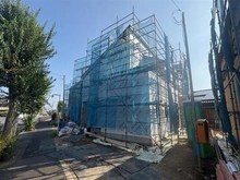 【東京都/八王子市めじろ台】八王子市めじろ台3丁目（2号棟）　新築戸建 建築中の外観：全３棟現場