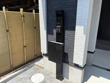 【東京都/立川市柴崎町】立川市柴崎町　1号棟　新築戸建 アプローチ：インターフォン、ポスト