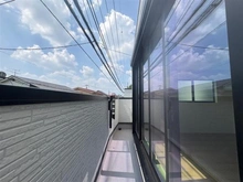 【東京都/立川市柴崎町】立川市柴崎町　3号棟　新築戸建 バルコニー