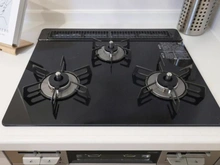 【東京都/国分寺市北町】国分寺市北町5丁目（1号棟）　新築戸建 キッチン：三口コンロ