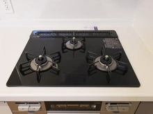 【東京都/国分寺市北町】国分寺市北町5丁目（2号棟) 　新築戸建 キッチン：三口コンロ