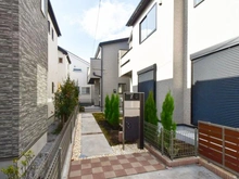 【東京都/国分寺市北町】国分寺市北町5丁目（4号棟）　新築戸建 建築中の外観：全4棟　写真右奥