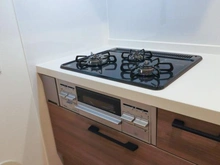 【東京都/小金井市貫井南町】小金井市貫井南町1丁目  新築戸建 キッチン：三口コンロ