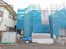 【東京都/小平市上水南町】小平市上水南町2丁目 新築戸建 全2棟 1号棟 建築中の外観：全2棟　写真中央