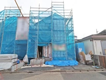 【東京都/小平市上水南町】小平市上水南町2丁目 新築戸建 全2棟 2号棟 建築中の外観：全2棟　写真中央