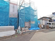 【東京都/小平市上水南町】小平市上水南町2丁目 新築戸建 全2棟 2号棟 建築中の外観：全2棟　写真中央