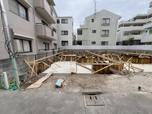 【東京都/小金井市本町】アーベインヒルズ小金井本町A号棟 現地（建築前）：全3棟　左側