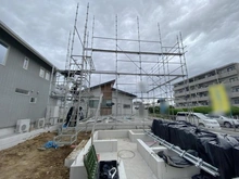 【東京都/小平市仲町】小平市仲町　新築戸建　A号棟 建築中の外観：全2棟　奥側
