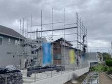 【東京都/小平市仲町】小平市仲町　新築戸建　A号棟 建築中の外観：全2棟　奥側