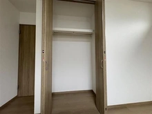 【東京都/小平市津田町】小平市津田町1丁目　新築戸建　C号棟 洋室：5.3帖部分収納