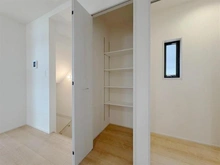 【東京都/三鷹市大沢】三鷹市大沢4丁目　新築戸建 収納：リビング部分