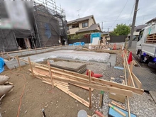 【東京都/東久留米市前沢】東久留米市前沢5丁目　新築戸建　2号棟 現地（建築前）：全3棟　手前側