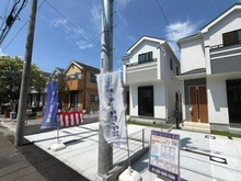 【東京都/小平市回田町】小平市回田町　新築戸建　B号棟 外観：全3棟/写真中央