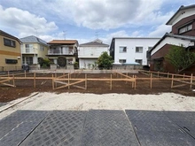 【東京都/小平市回田町】小平市回田町　新築戸建　C号棟 建築中の外観：全3棟（写真中央）