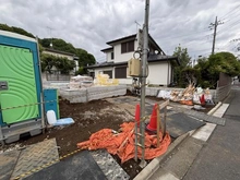 【東京都/小金井市貫井南町】小金井市貫井南町新築戸建　全2棟　2号棟 現地（建築前）：全2棟　写真中央