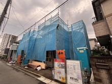 【東京都/西東京市ひばりが丘北】西東京市ひばりが丘北4丁目　新築戸建1号棟 建築中の外観：全2棟　右側