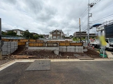 【東京都/東村山市廻田町】東村山市廻田町新築戸建　全6棟　4号棟 前面道路：全6棟 写真中央手前