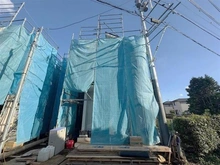 【東京都/東久留米市前沢】東久留米市前沢1丁目新築戸建 A号棟 全4棟 建築中の外観：全4棟（写真中央）
