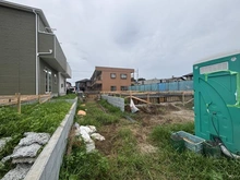 【東京都/三鷹市北野】三鷹市北野3丁目新築戸建 2号棟 全3棟 建築中の外観：全3棟/奥側