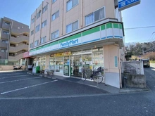 【東京都/多摩市聖ヶ丘】多摩市聖ヶ丘3丁目中古戸建 ファミリーマート多摩連光寺店（現地より約750m）