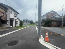 【東京都/小金井市貫井南町】小金井市貫井南町新築戸建　全6棟　D号棟 現地（建築前）：全6棟　道路左奥
進入禁止のため遠くからの撮影となります。