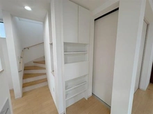 【東京都/小平市小川町】小平市小川町1丁目中古戸建 リビング：収納