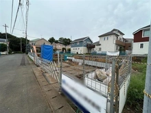 【東京都/日野市新町】日野市新町四丁目1期　3号棟 建築中の外観：全5棟　3号棟（写真中央）