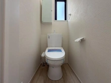 【東京都/日野市大字石田】日野市大字石田新築戸建 2号棟 全2棟 トイレ