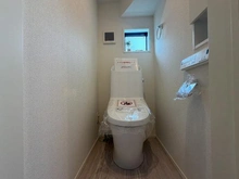 【東京都/東村山市青葉町】東村山市青葉町1丁目 新築戸建 全4棟 2号棟 トイレ：1階