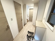 【東京都/世田谷区上用賀】世田谷区上用賀4丁目中古戸建 玄関