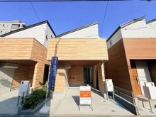 【東京都/杉並区下井草】杉並区下井草3丁目新築戸建て2号棟 外観：全3区画・中央