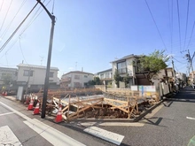 【東京都/杉並区宮前】杉並区宮前1丁目新築戸建て4号棟 建築中の外観：全4区画・左側