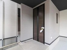 【東京都/国立市東】国立市東4丁目　新築戸建1号棟 玄関