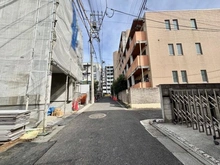 【東京都/目黒区柿の木坂】目黒区柿の木坂3丁目　新築戸建 2号棟 前面道路