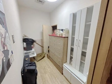 【東京都/目黒区下目黒】 目黒区下目黒5丁目　中古戸建 サービスルーム（納戸）：奥行きのあるウォークインクローゼット付き