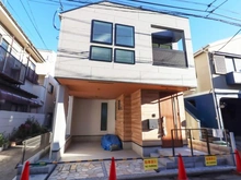 【東京都/世田谷区下馬】世田谷区下馬4丁目　新築戸建 建築中の外観