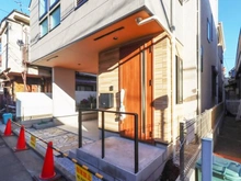 【東京都/世田谷区下馬】世田谷区下馬4丁目　新築戸建 建築中の外観