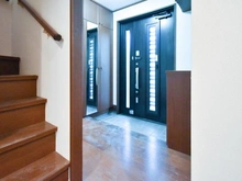 【神奈川県/横浜市鶴見区上の宮】横浜市鶴見区上の宮2丁目　中古戸建 玄関