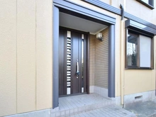 【神奈川県/横浜市鶴見区上の宮】横浜市鶴見区上の宮2丁目　中古戸建 玄関